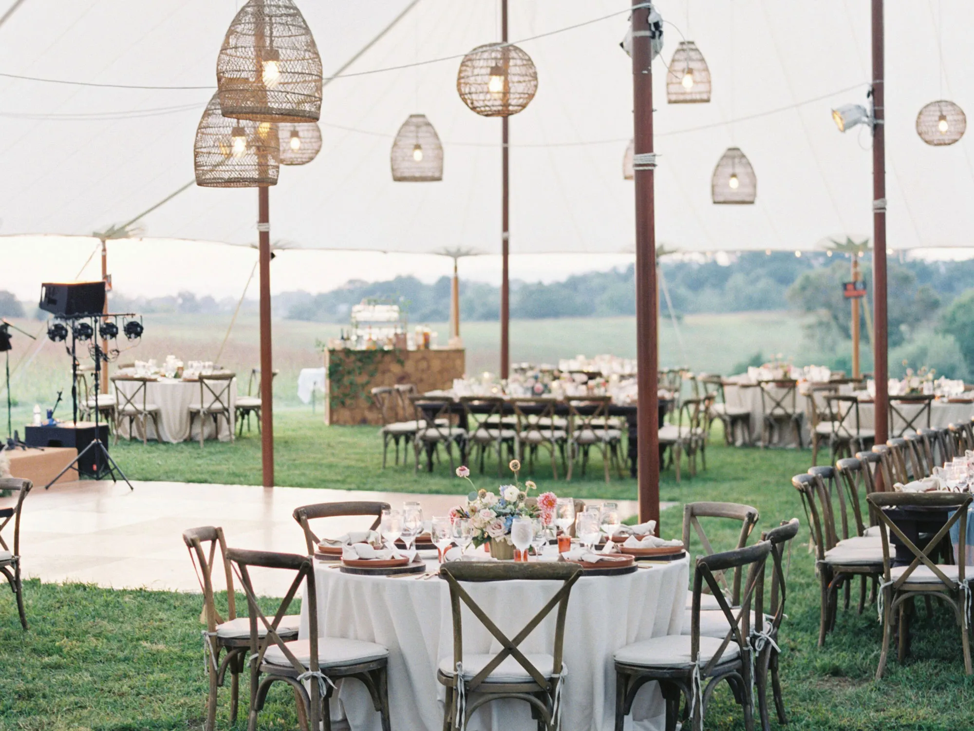 How to Choose the Perfect Rental Pieces for Your Event